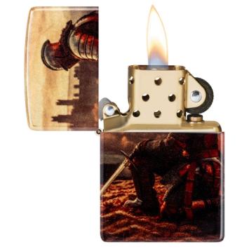 Ein edler Ritter, ermüdet nach dem Kampf. Ein wunderbares in einem Fusion Verfahren rundum bearbeitetes Zippo Feuerzeug.