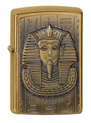 Dieses spezielle Zippo Sammlerstück wurde der Erhabenheit des alten Ägypten gewidmet. Das luxeriöse Zippo Pharaho wurde aus gebürstetem Messing mit einem aufwendig gestalteten Emblem produziert. Es wurden lediglich 2&#39;000 Stück hergestellt, alle sind nummeriert und werden in einer Luxusverpackung versendet. Einfach nur genial.