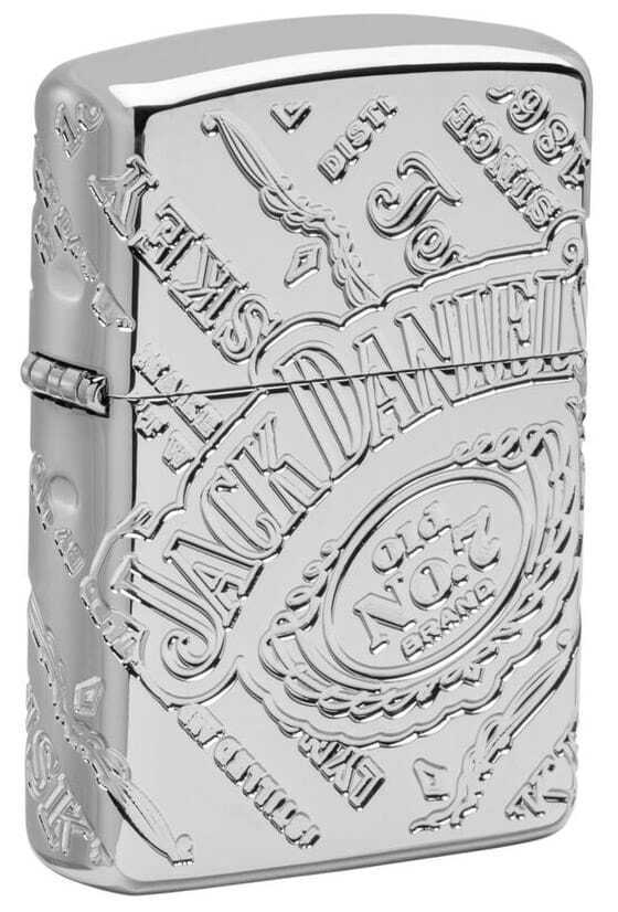 Dieses Jack Daniel&#39;s Zippo Feuerzeug ist unglaublich schön und äusserst detailliert graviert. Tolle Strukturen und Muster auf der Basis eines Armor High Polished Chrome Benzinfeuerzeuges. Einfach nur genial.